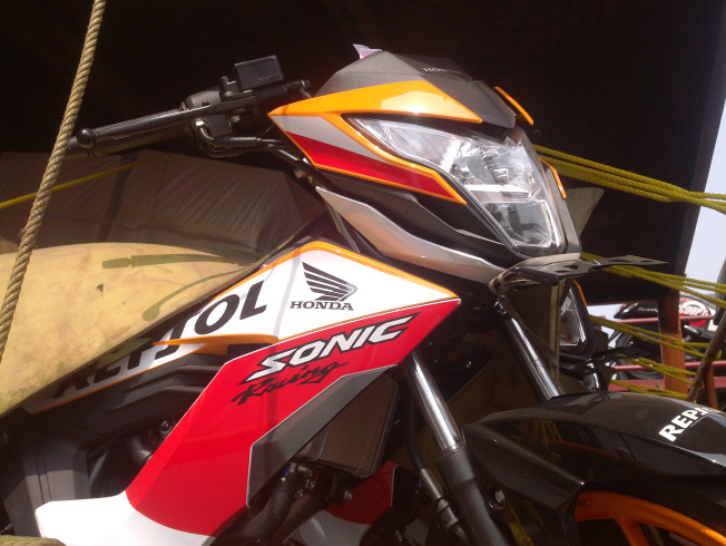 Bocor New Honda Sonic R Livery Repsol Termonitor Digendong Truk