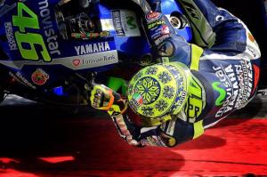gaya-agresif-valentino-rossi