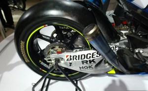 wpid-gsxrr-2015-right-swing-arm-jpg
