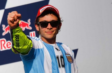 MotoGP_Argentina_2015_Rossi_Podium-640x420_c