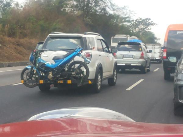 cjyochzucaaebex-large.jpg image