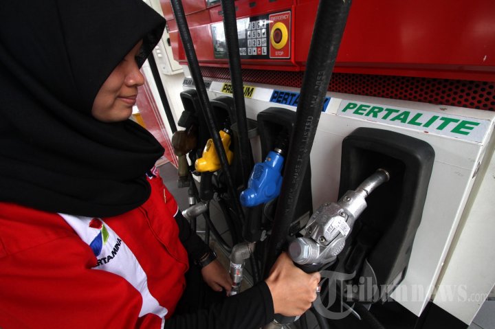 pertamina-siap-jual-bensin-baru-pertalite_20150722_191644.jpg image