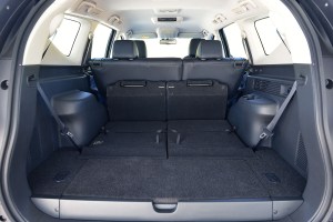 ruang belakang cukup lega untuk membawa perlengkapan