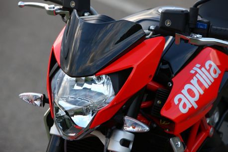 2010-aprilia-shiver-750-head-light