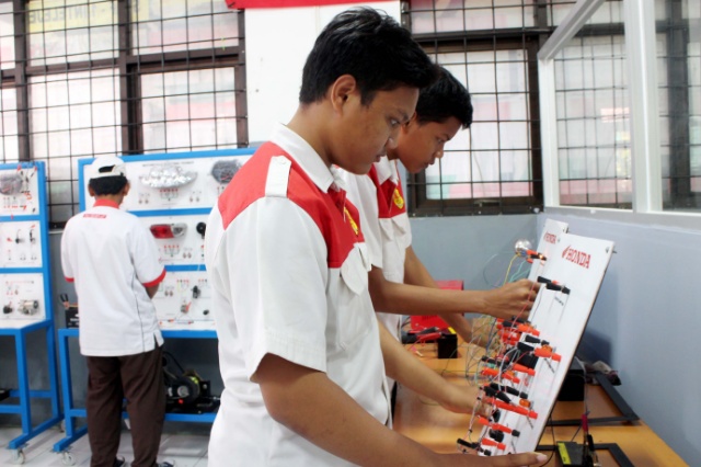 SMK berbasis teknologi industri