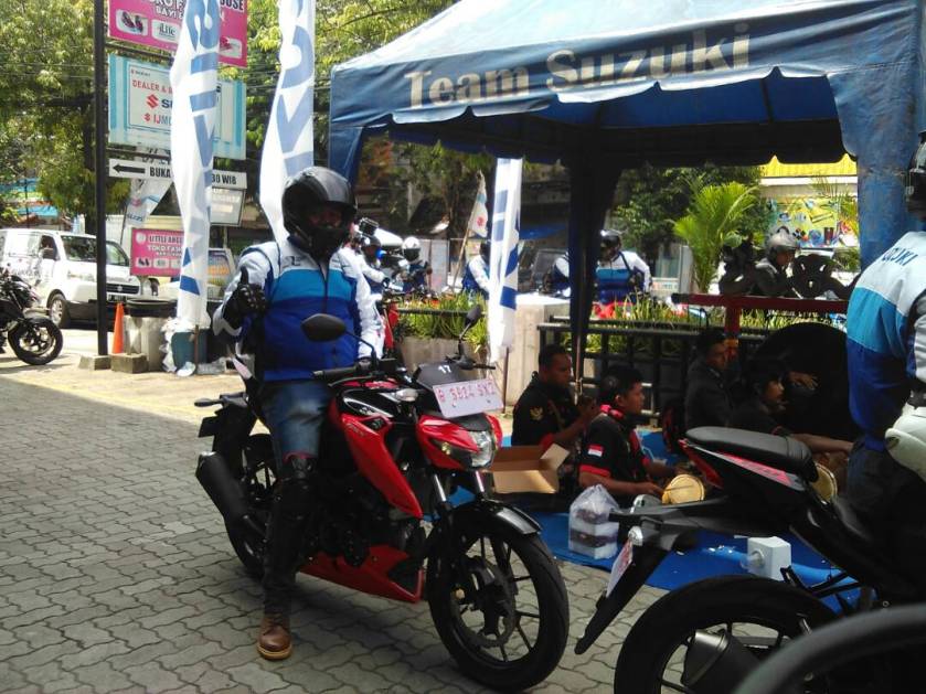 Motomazine touring GSX-S150