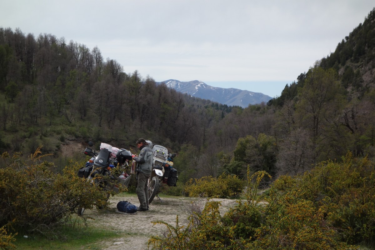 Luar Biasa…!!! Pasangan Biker ini Sukses Jelajahi Dunia dengan Suzuki&nbsp;DR650