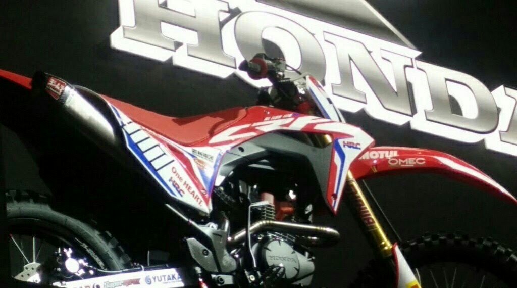 Harga Honda CRF150 Kabarnya bikin Dompet Terasa Ngilu. Duh, Beneran ini? Benarkah di atas&nbsp;KLX150?