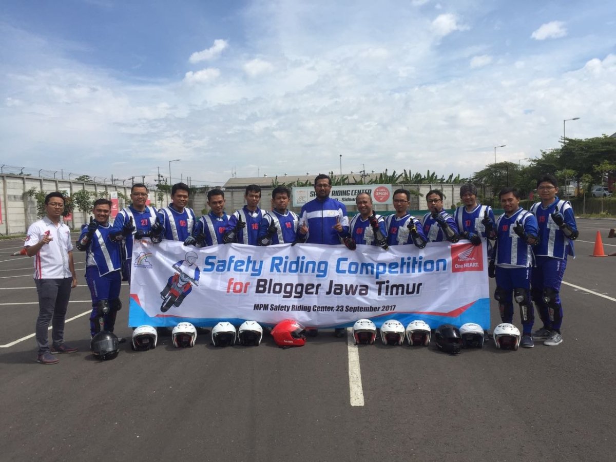 Safety Riding Competition for Blogger. Begini #Cari_aMan Saat Berkendara Motor yang&nbsp;Benar