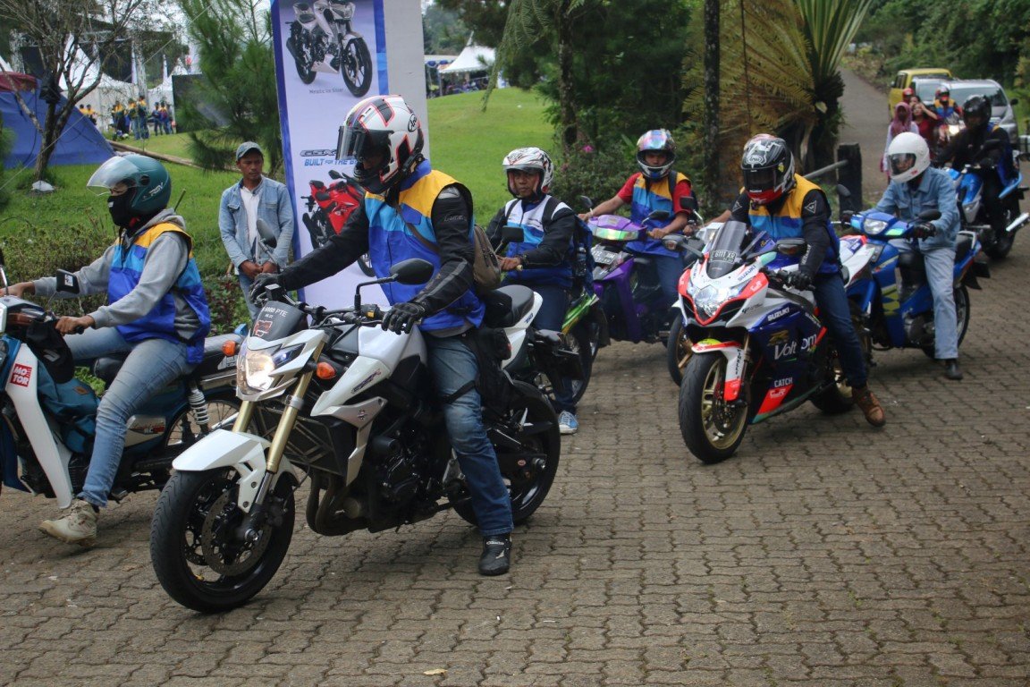 Suzuki Lovers Tumplek Blek di Kaki Gunung Gede Meriahkan Suzuki Bike Meet Jabodetabek-Jabar