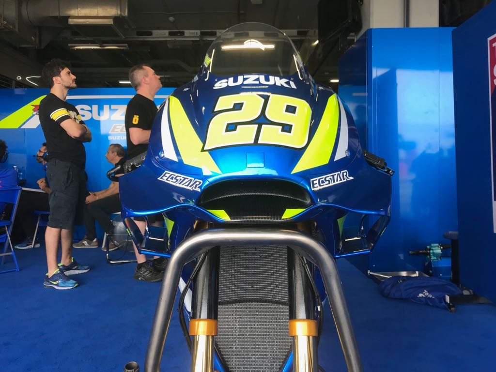 MotoGP Giliran Suzuki Pamerkan Fairing GSX RR Terbaru Di Hari Kedua