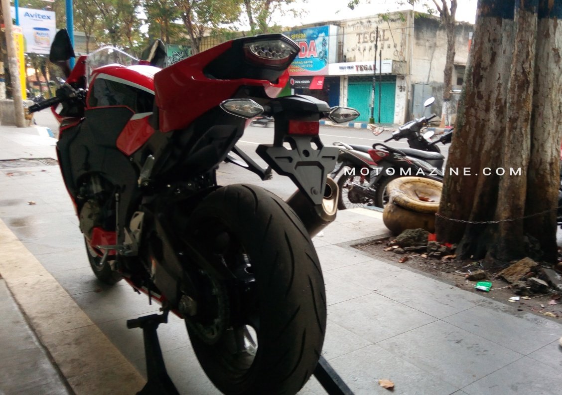Jos! CBR1000RR Fireblade Mendarat di Kota Reyog. Siapakah&nbsp;Empunya?