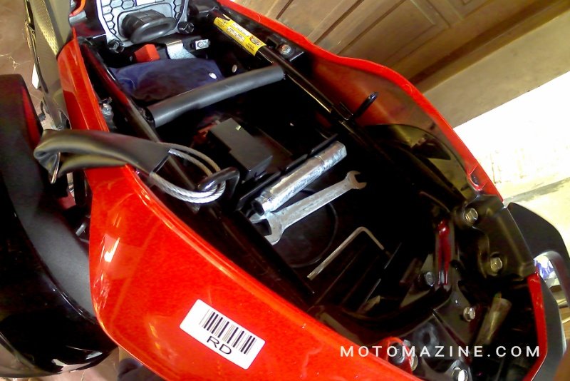 VLOG: Tips Mudah Gantungin Helm di Jok New Honda&nbsp;CB150R