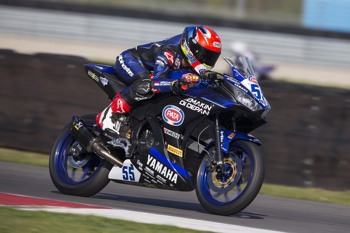 Galang Hendra Pratama Raih 5 Besar di Race WorldSSP 300 Imola. Yamaha R3 Makin Bertaji, Merah Putih Makin Dekat ke&nbsp;Podium!