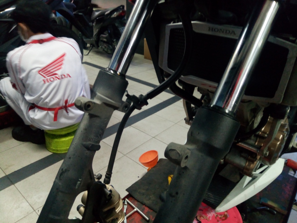 Sabri Jajan Lagi, Berikut Biaya Ganti Seal Suspensi Depan Honda CB150R ...