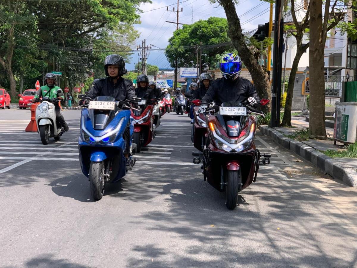 Bapack-Bapack PCX160 Roadsync NGASAB di&nbsp;Ngalam